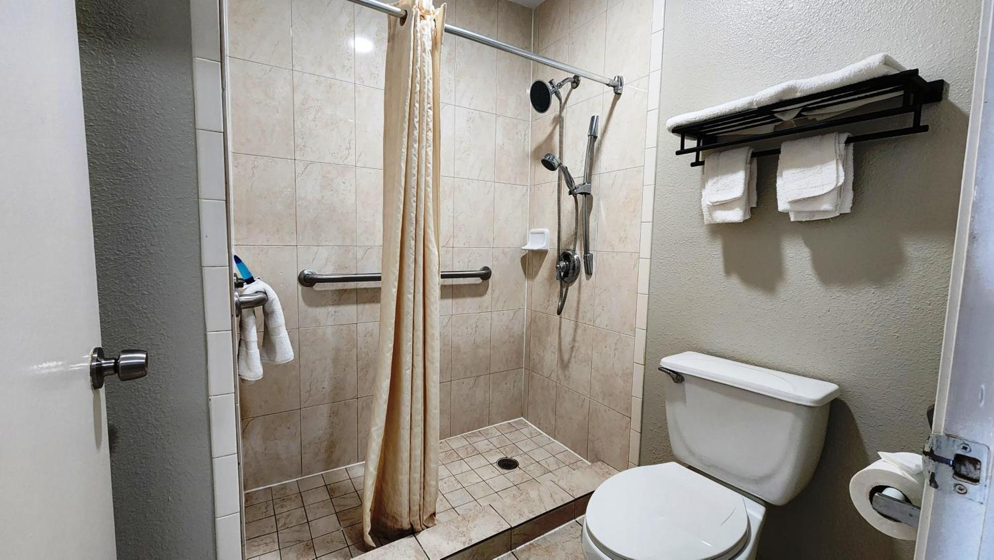 Scottish Inn & Suites Wharton Zewnętrze zdjęcie
