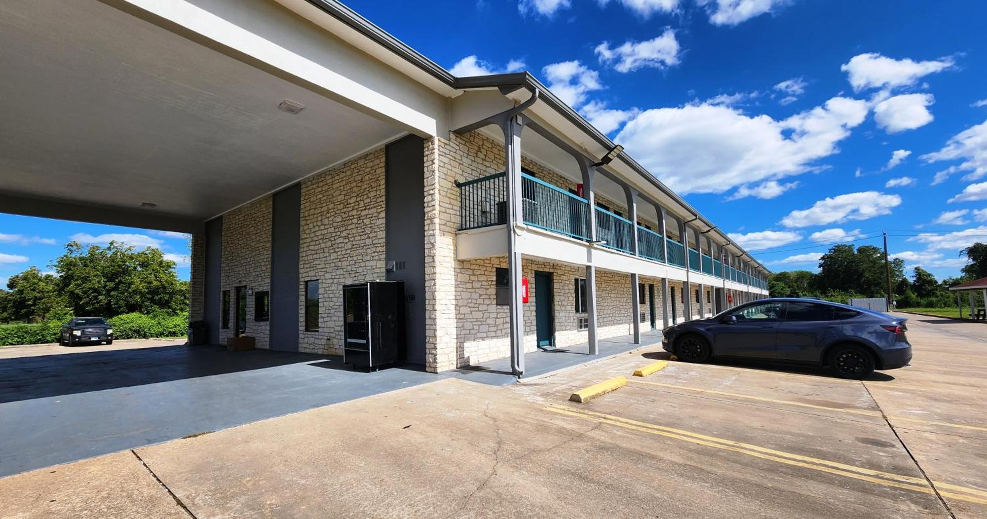 Scottish Inn & Suites Wharton Zewnętrze zdjęcie
